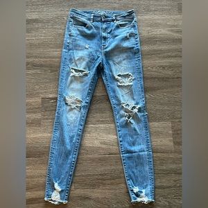 American Eagle Outfitters / Distressed Skinny Jeans / Size 6